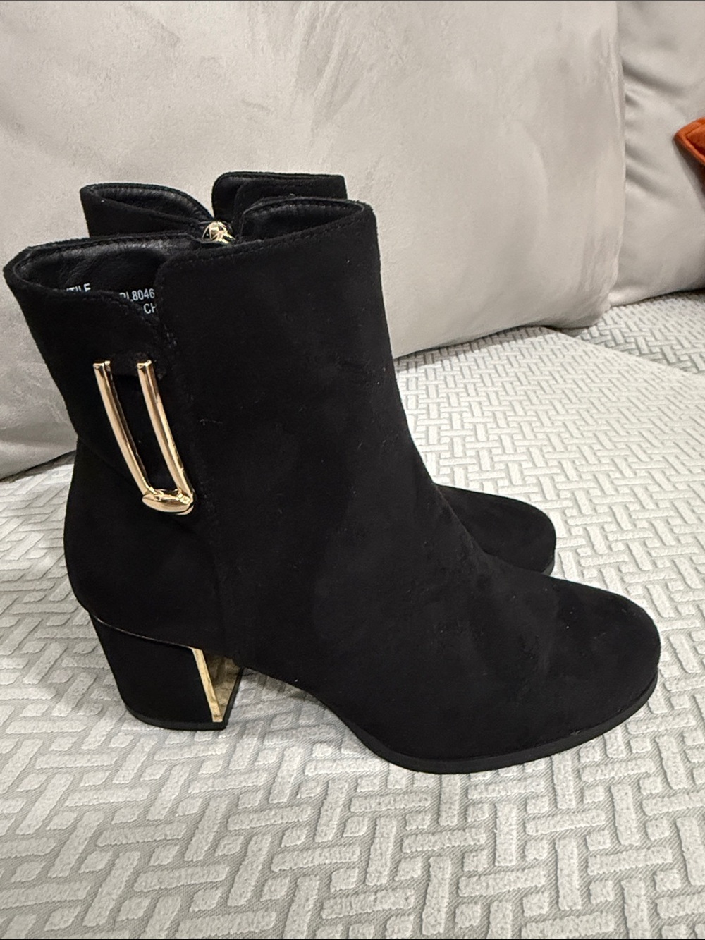 12 Thompson Women's Black Ankle Stylish Boots with Gold Accent Luxury Size 6M
